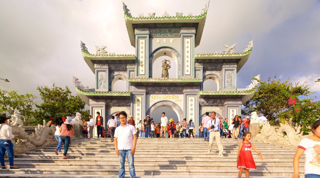 Pagoda Linh Ung mostrando patrimonio de arquitectura y aspectos religiosos