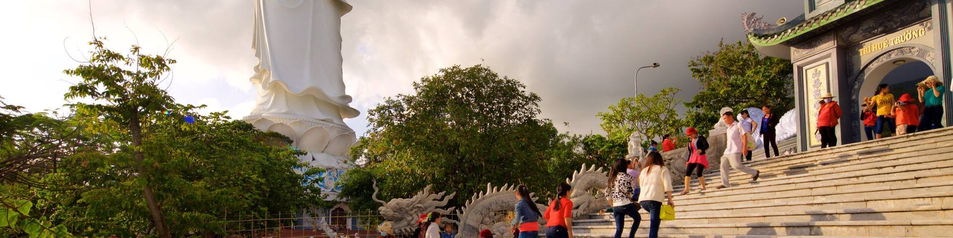 Linh Ung Pagoda featuring heritage architecture and religious elements