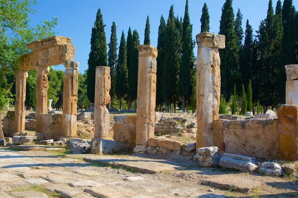 Hierapolis welches beinhaltet Gebäuderuinen