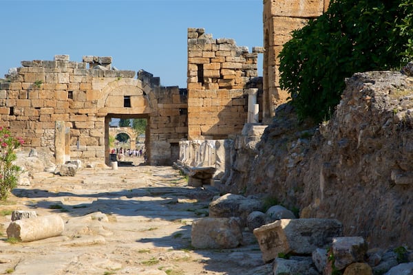 Hierapolis welches beinhaltet Gebäuderuinen