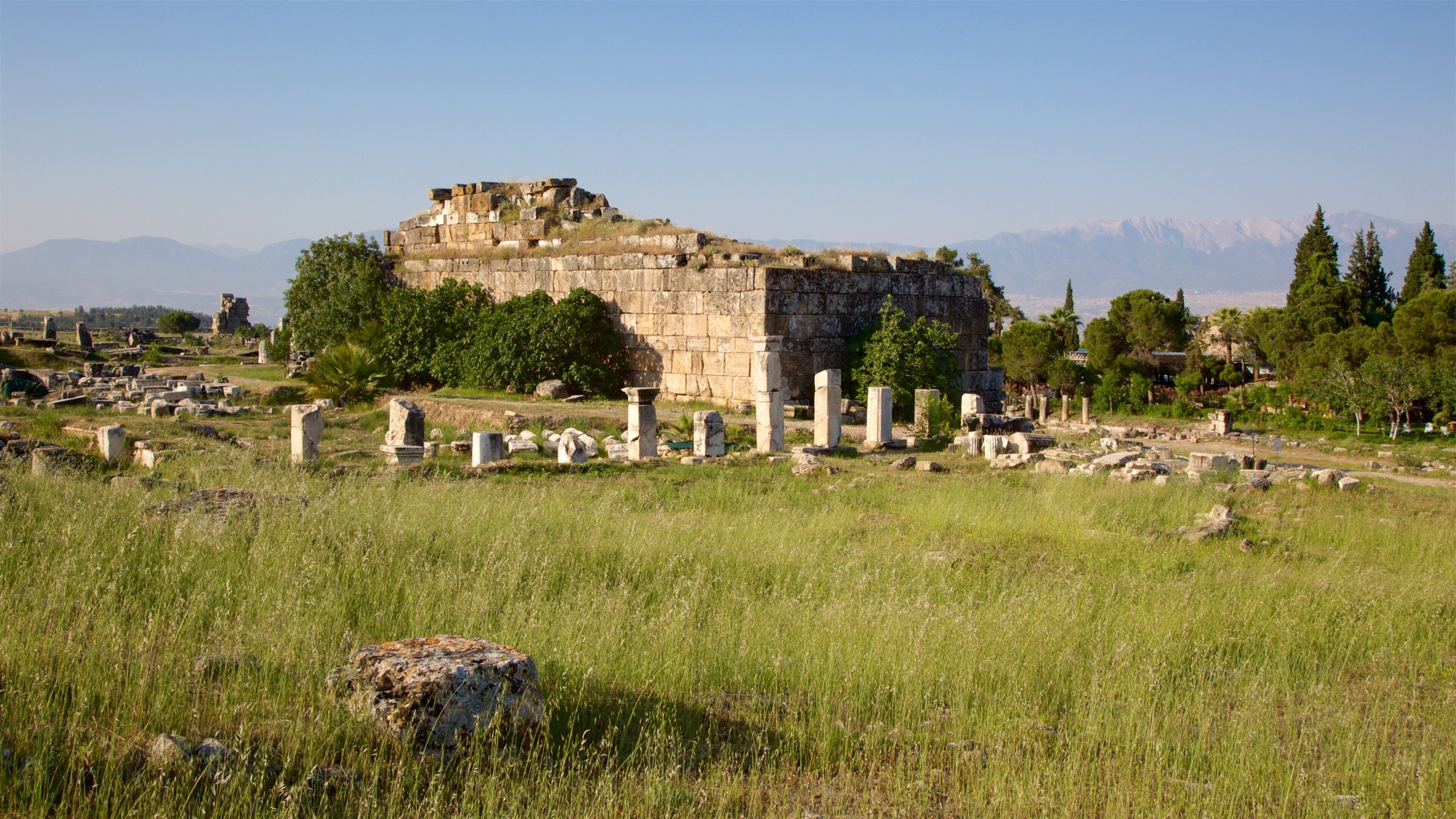 ヒエラ ポリス フィーチャー 崩れた建物