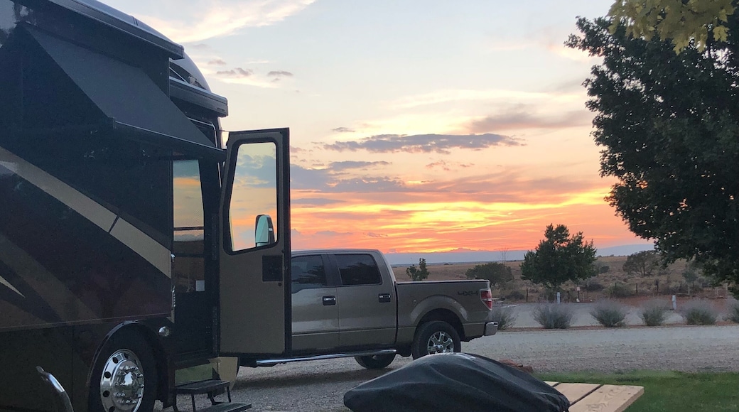 Being a full time RVer gives us the opportunity to change our view/homesite as often as we like. Tonights ‘yard’ is pretty stunning!