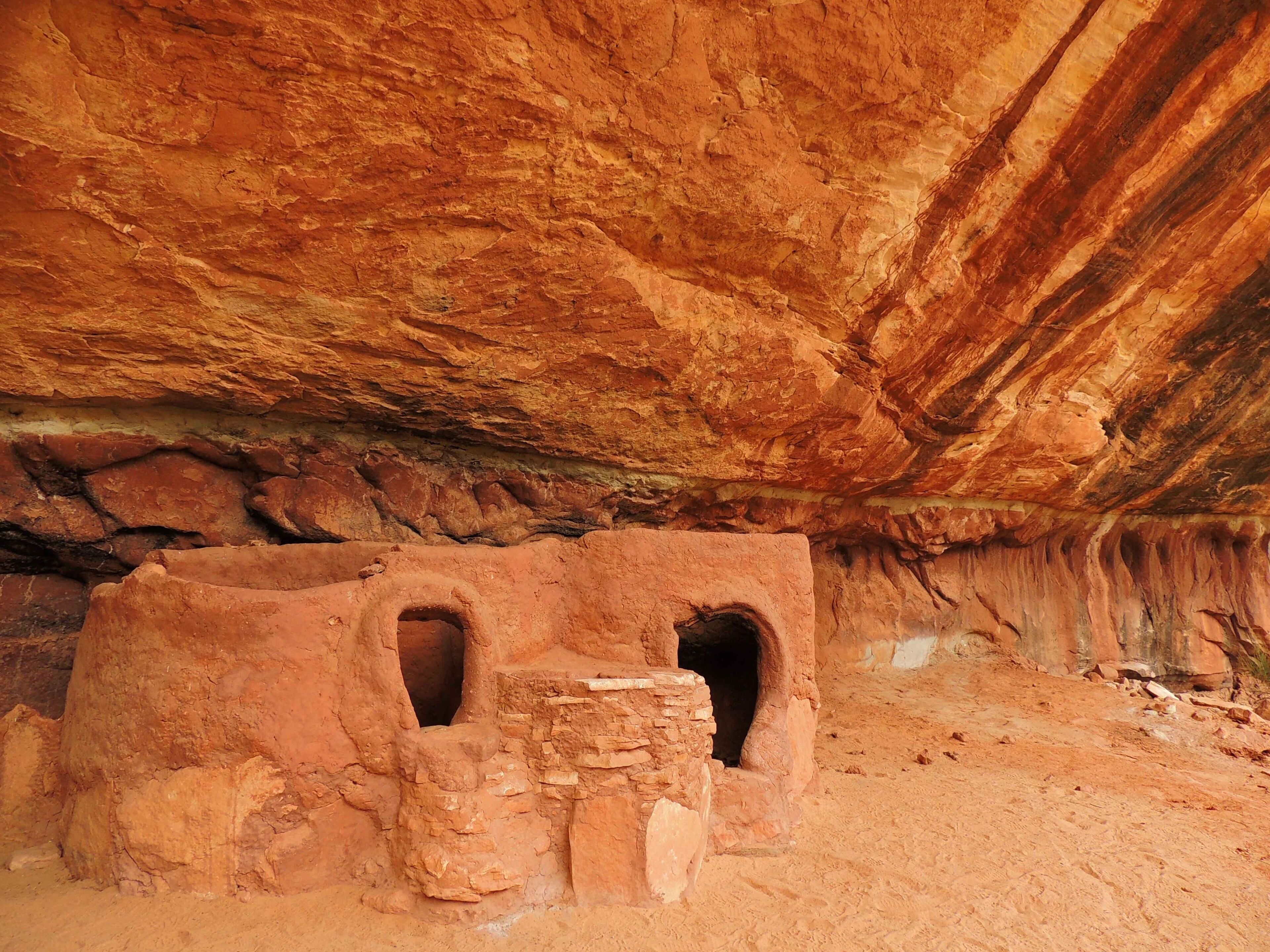   ancient  horsecollar  native american ruins, natural bridges national park,  near blanding, utah   