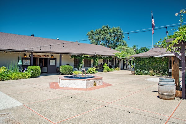 SantaBarbara_SantaYnezValleyHistoricalMuseumandJanewayParksCarriageHouse_6325024_06