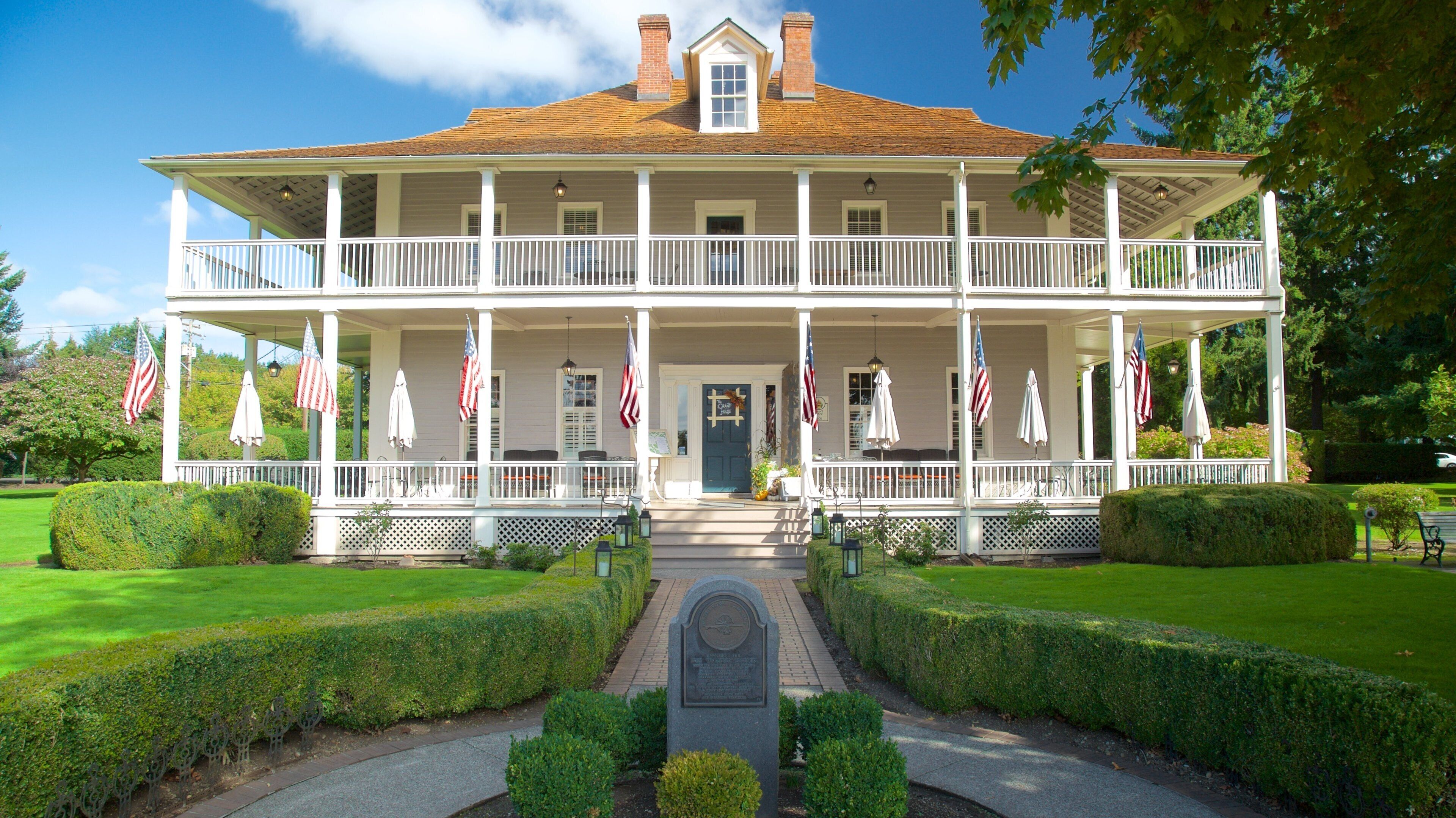 Officers Row mit einem historische Architektur, Haus und Kleinstadt oder Dorf