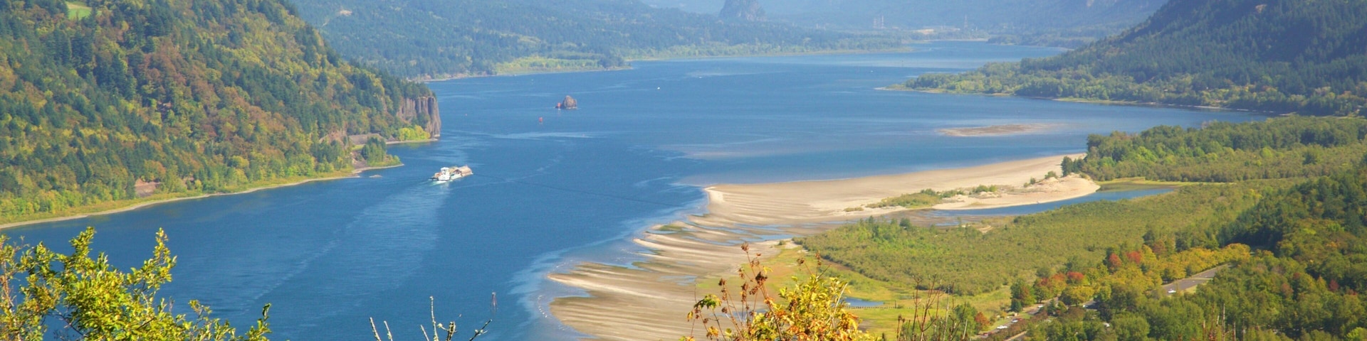 Chanticleer Point caracterizando paisagem e um rio ou córrego