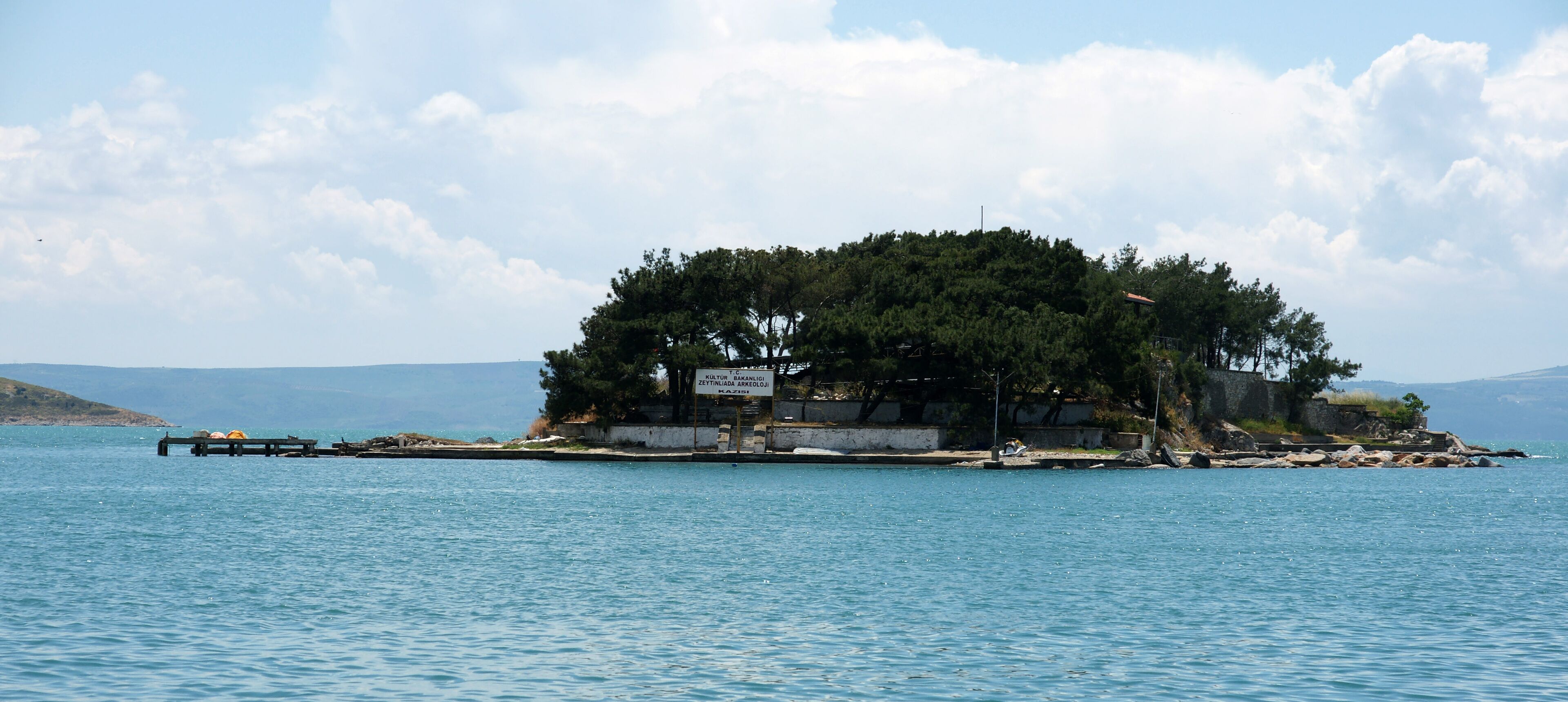 The town of Erdek, located in Balikesir, Turkey, is an important place for sea and leisure tourism.