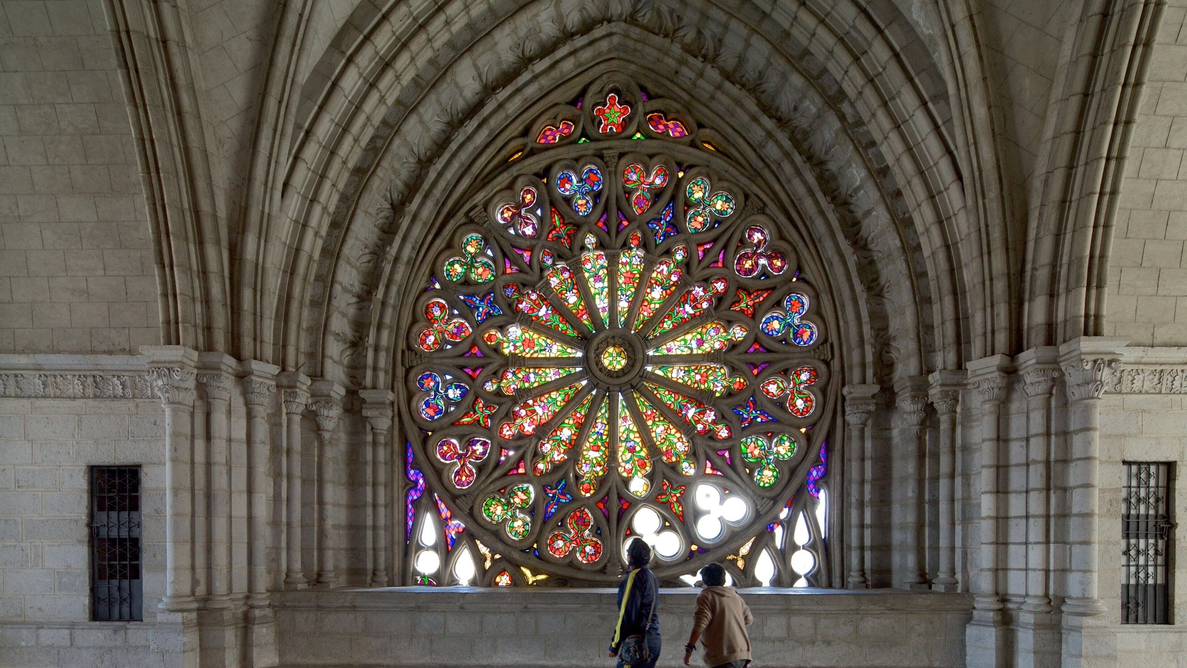 Quito ofreciendo vistas interiores, una iglesia o catedral y patrimonio de arquitectura