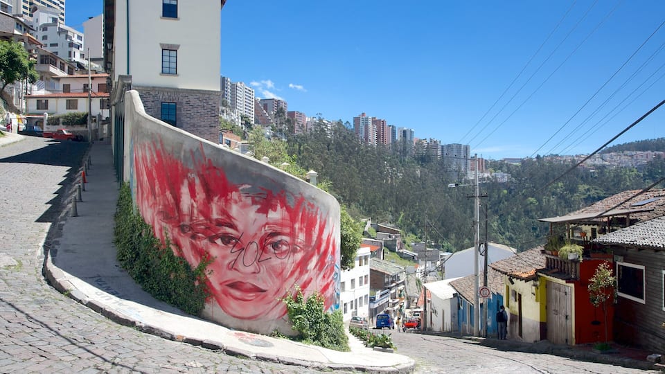 Guapulo featuring street scenes