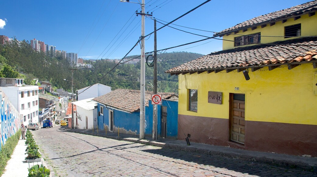 Guapulo featuring street scenes