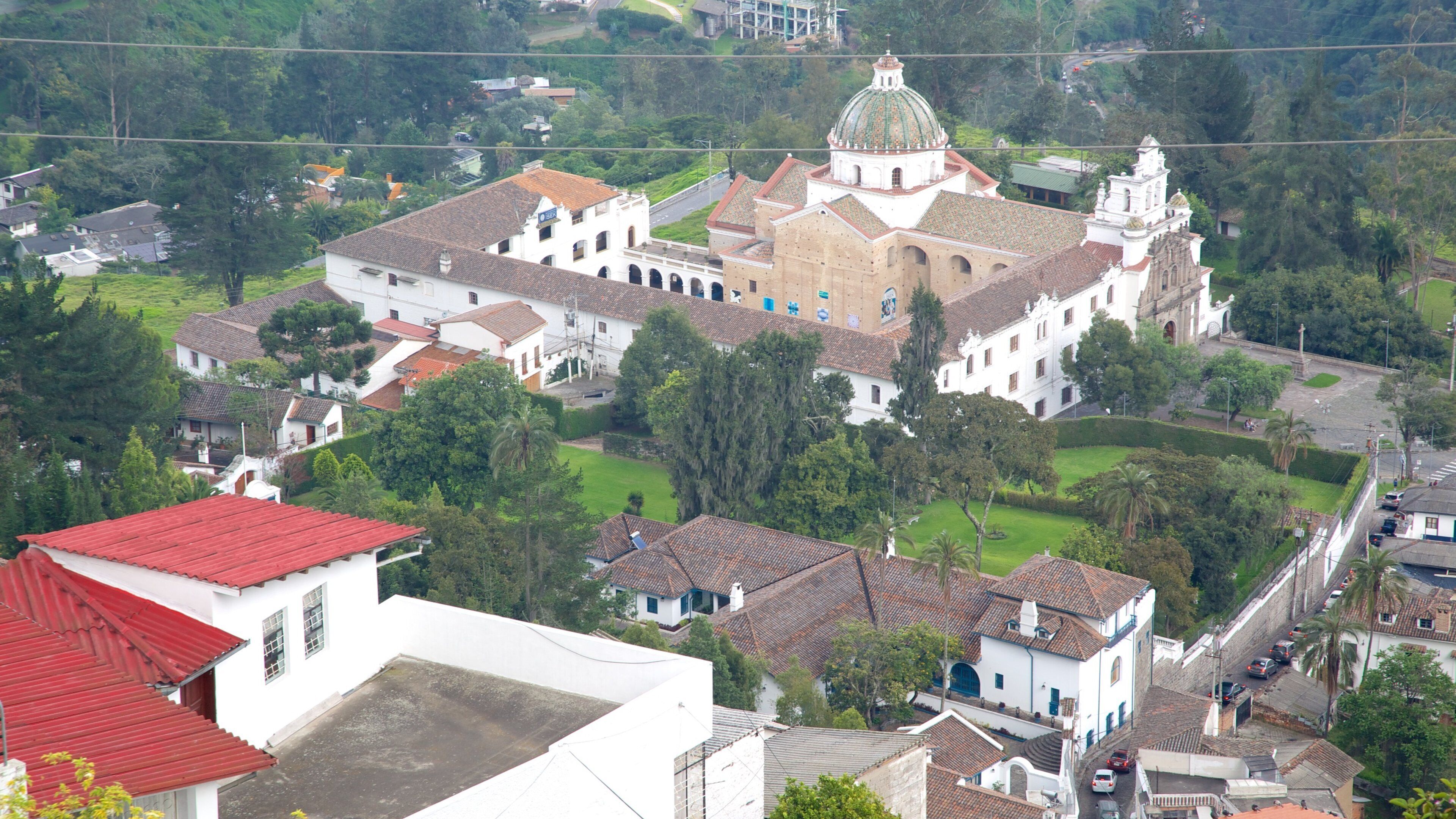 Guapulo featuring a castle