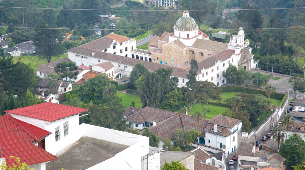 Guapulo featuring a castle