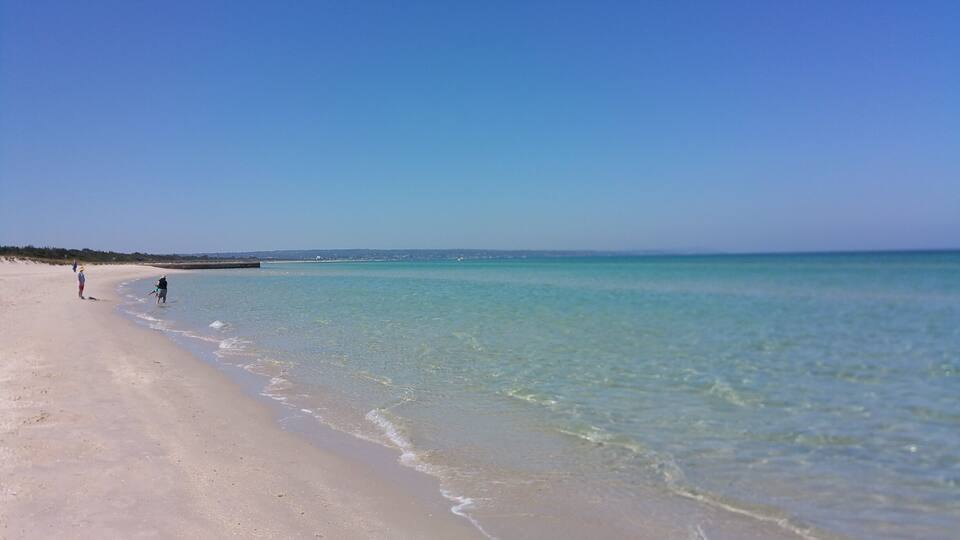 We're guilty of dismissing our local treasures but a visit to this lovely stretch of bayside beach has made us rethink....pretty as a picture, with close parking makes for a great visit. You'll have to pay for parking if you're not a local with a foreshore parking permit. Dogs only allowed during
certain hours in summer so check frankston council website. Toilets available too.