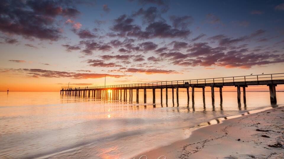 Just a stunning evening at Seaford beach watching the Winter sun setting behind the pier 😊
