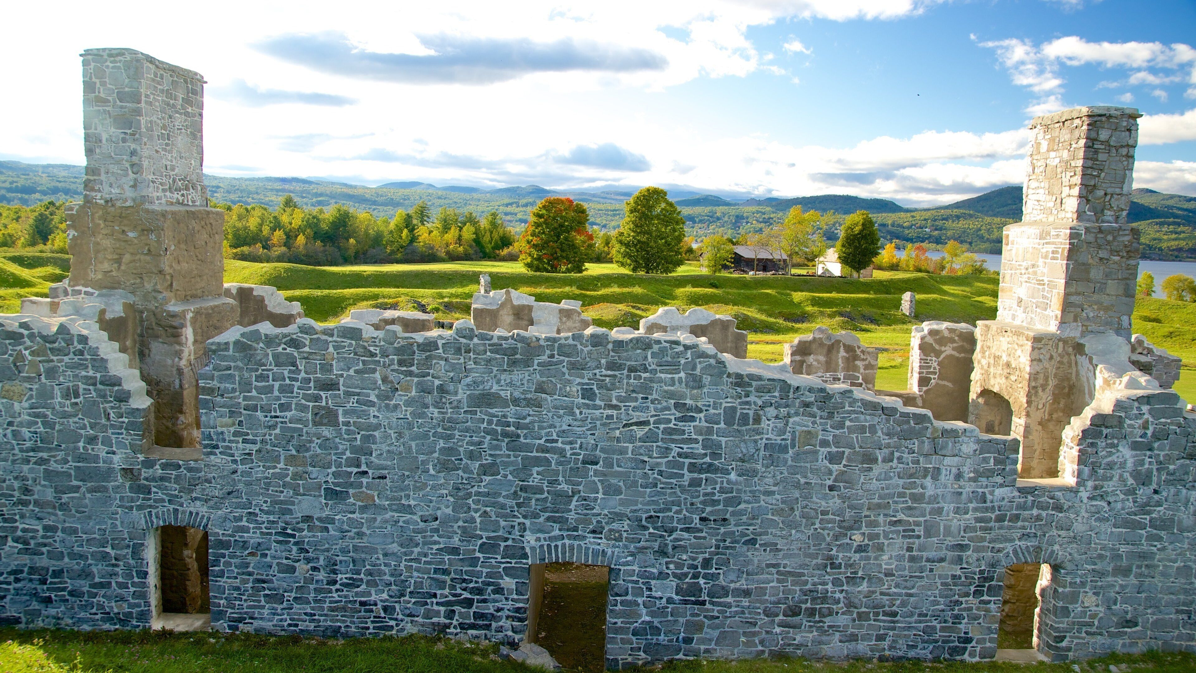 Crown Point State Historic Site showing military items, tranquil scenes and heritage elements