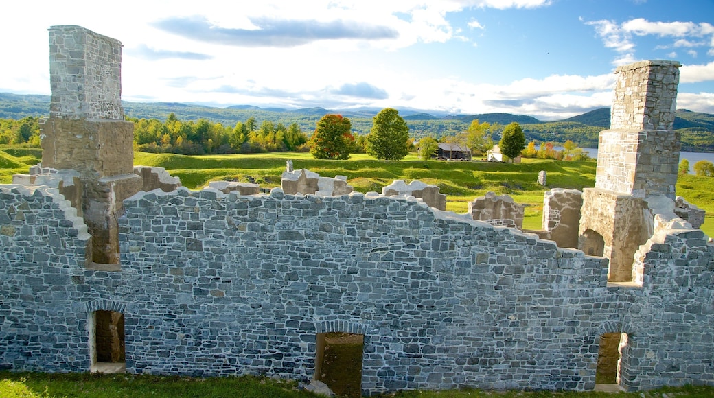 Lugar histórico estatal de Crown Point mostrando elementos del patrimonio, escenas tranquilas y ruinas de edificios