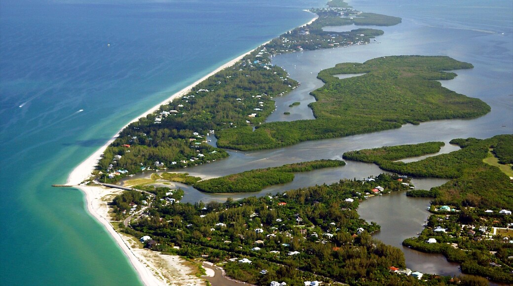 Fort Myers which includes island views