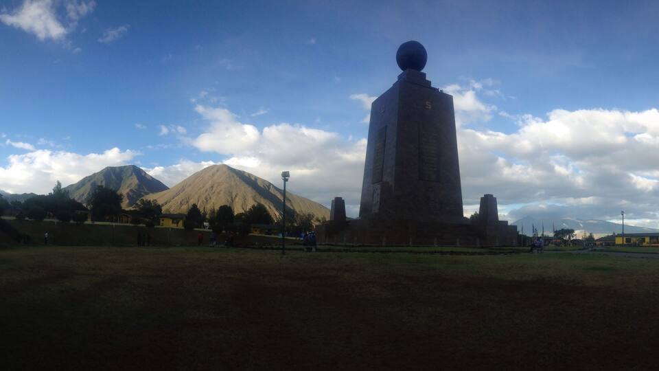 Monumento mitad del mundo
