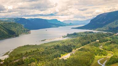 Overlook view of the Columbia River Gorge