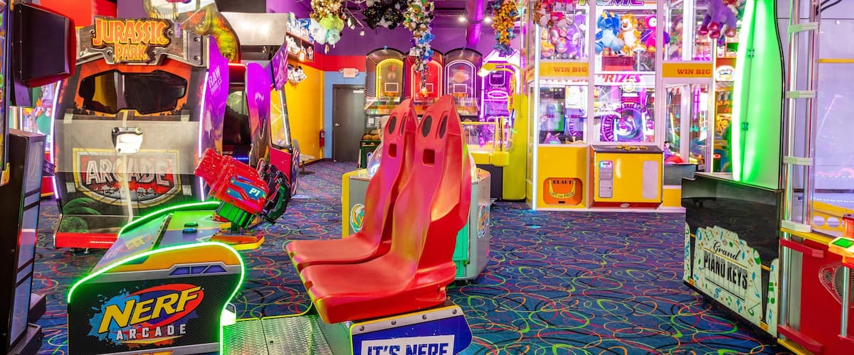 Arcade City showing interior views