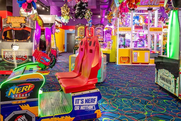 Arcade City showing interior views