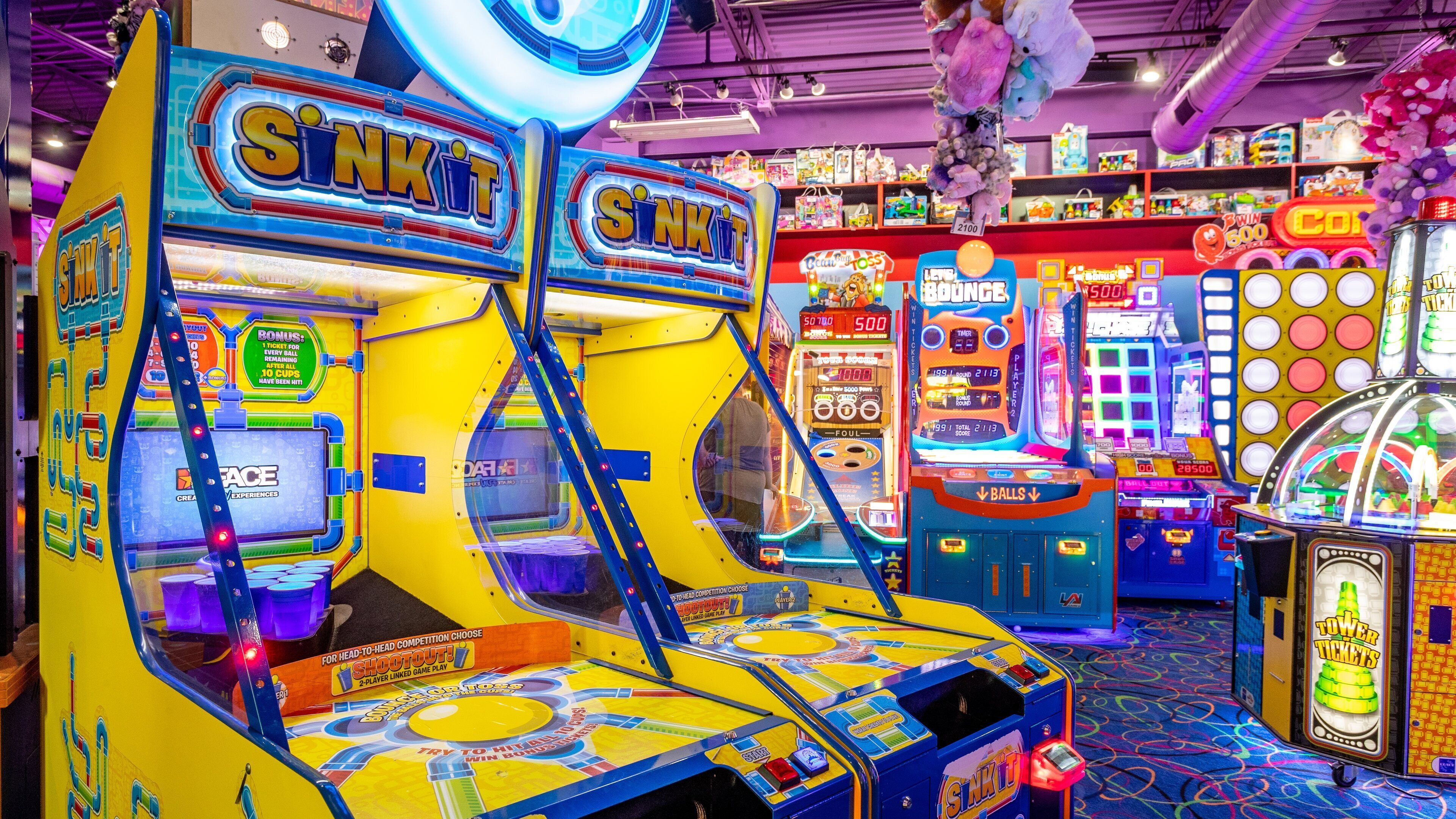 Arcade City showing interior views