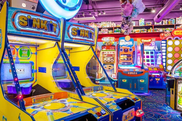 Arcade City showing interior views