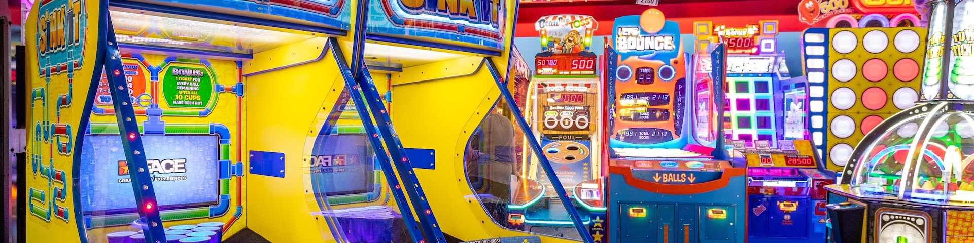 Arcade City showing interior views