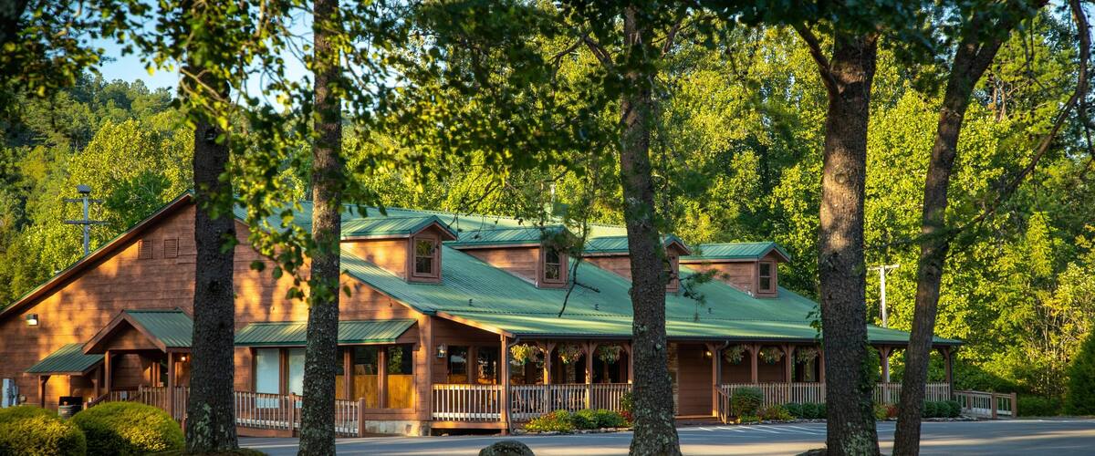 Bent Creek Golf Club featuring a garden