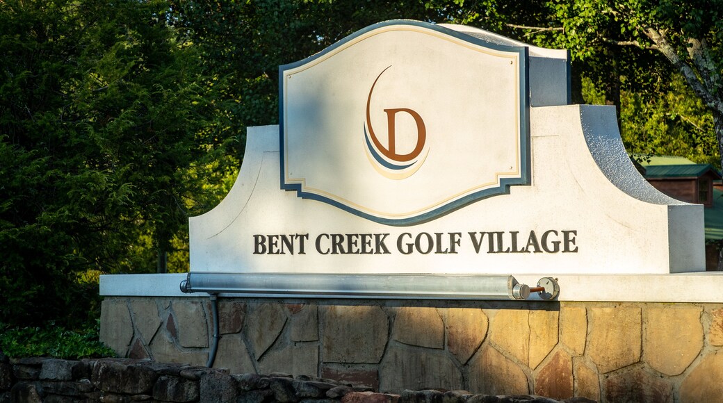 Bent Creek Golf Club showing signage