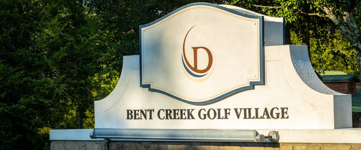 Bent Creek Golf Club showing signage