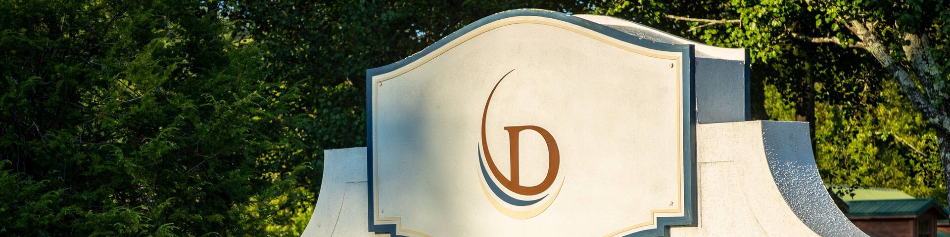 Bent Creek Golf Club showing signage