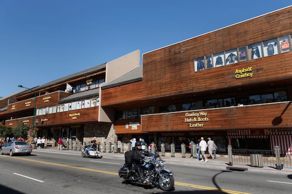 BGCWP8 Main street in Gatlinburg Tennessee downtown a great tourist attraction sidewalk autumn