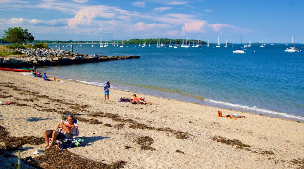 Plage d\'East End montrant plage de sable, baie ou port et vues littorales