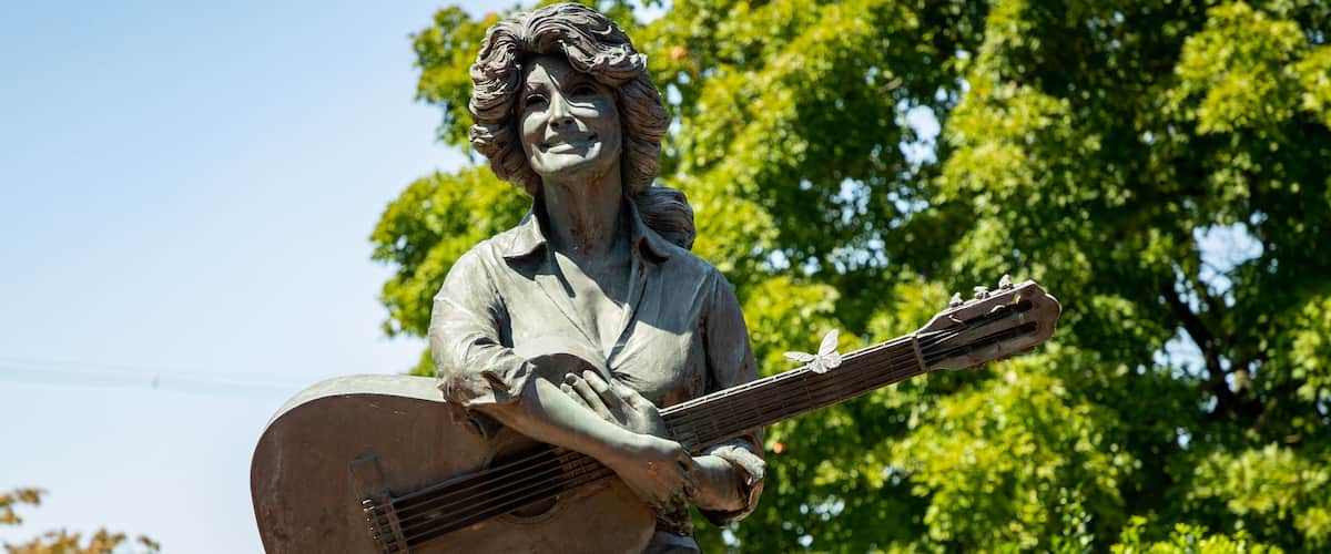 Dolly Parton Statue