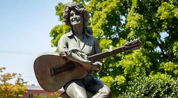 Dolly Parton Statue