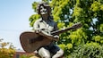 Dolly Parton Statue