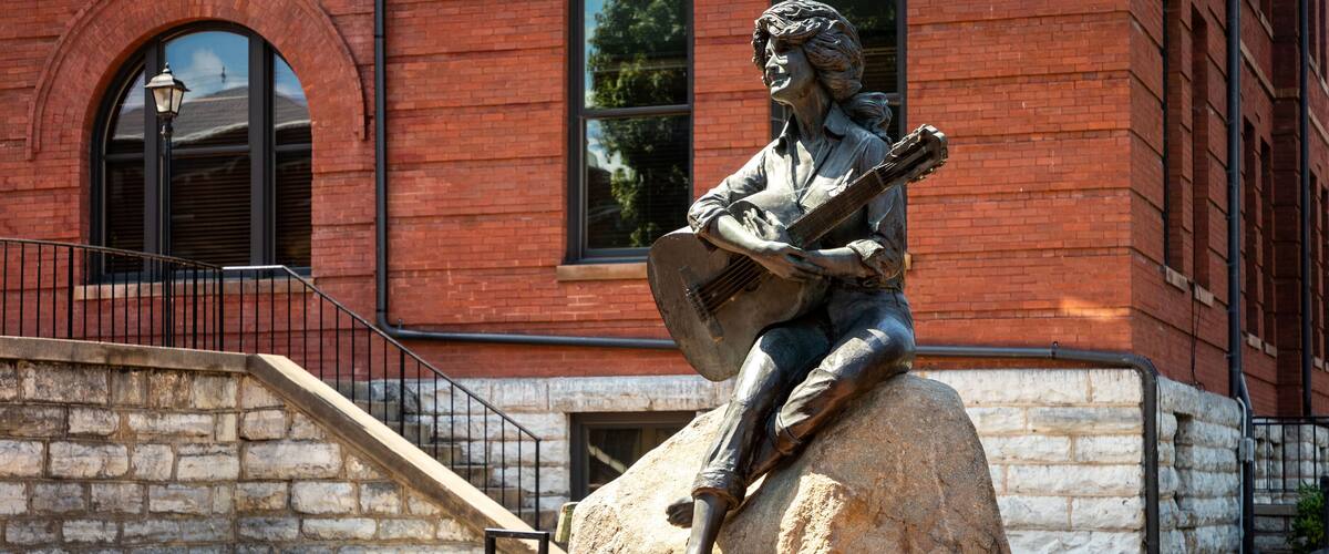 Dolly Parton Statue