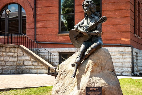 Dolly Parton Statue