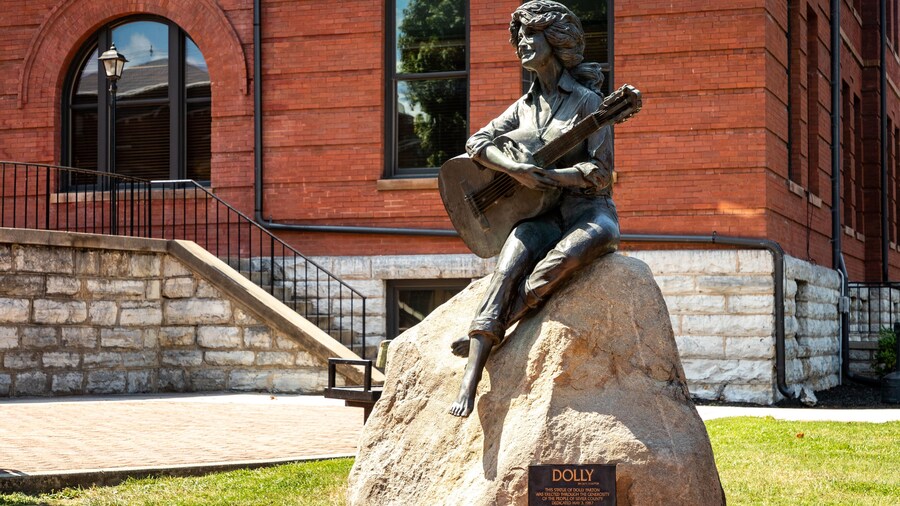Dolly Parton Statue