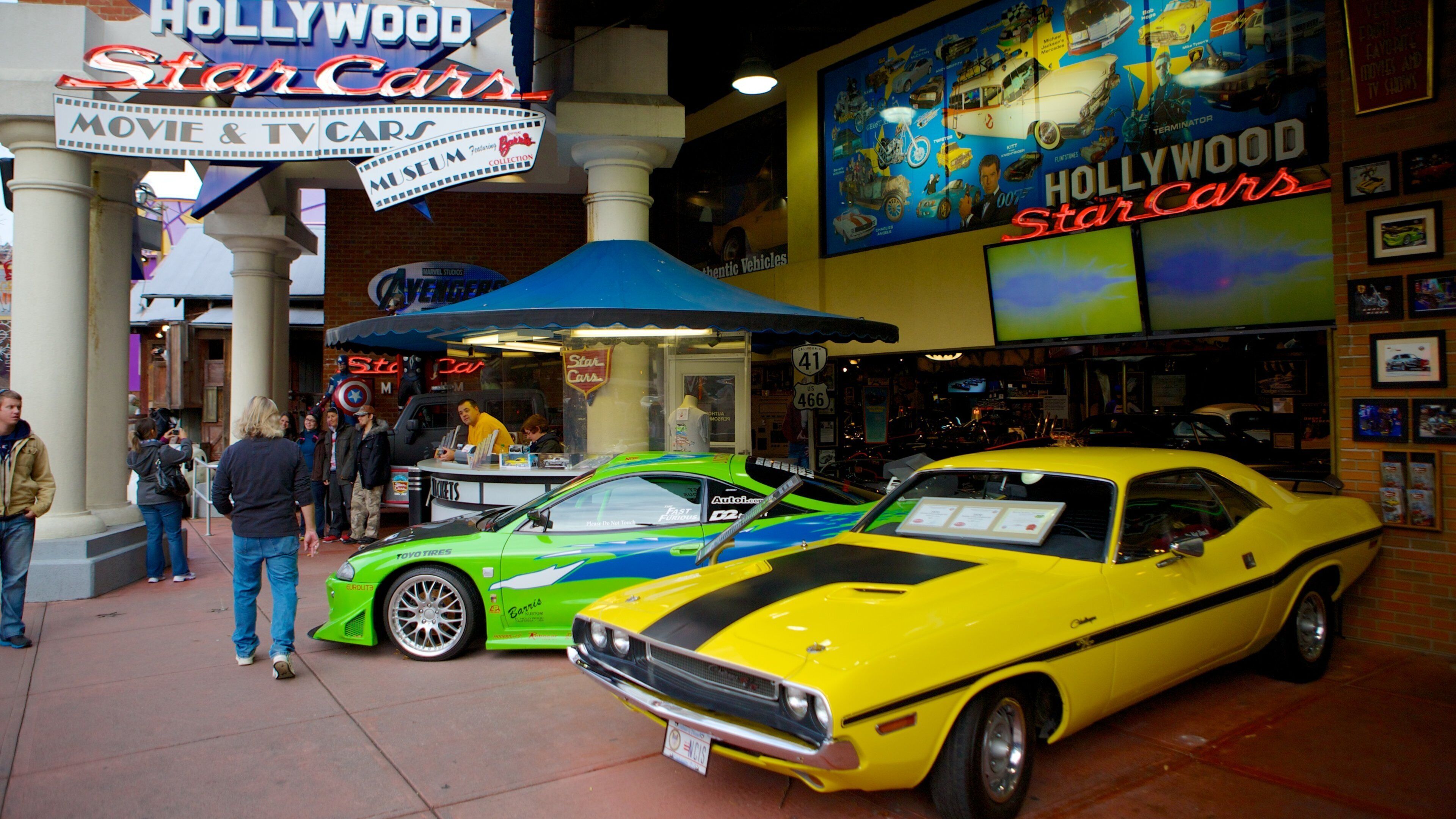 Hollywood Star Cars Museum showing interior views