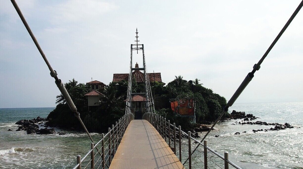 A small island situated in Matara. There is a temple in the Island.