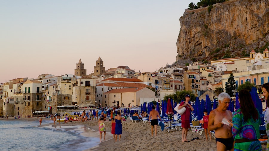 Rocca of Cefalu showing a coastal town, heritage architecture and a beach