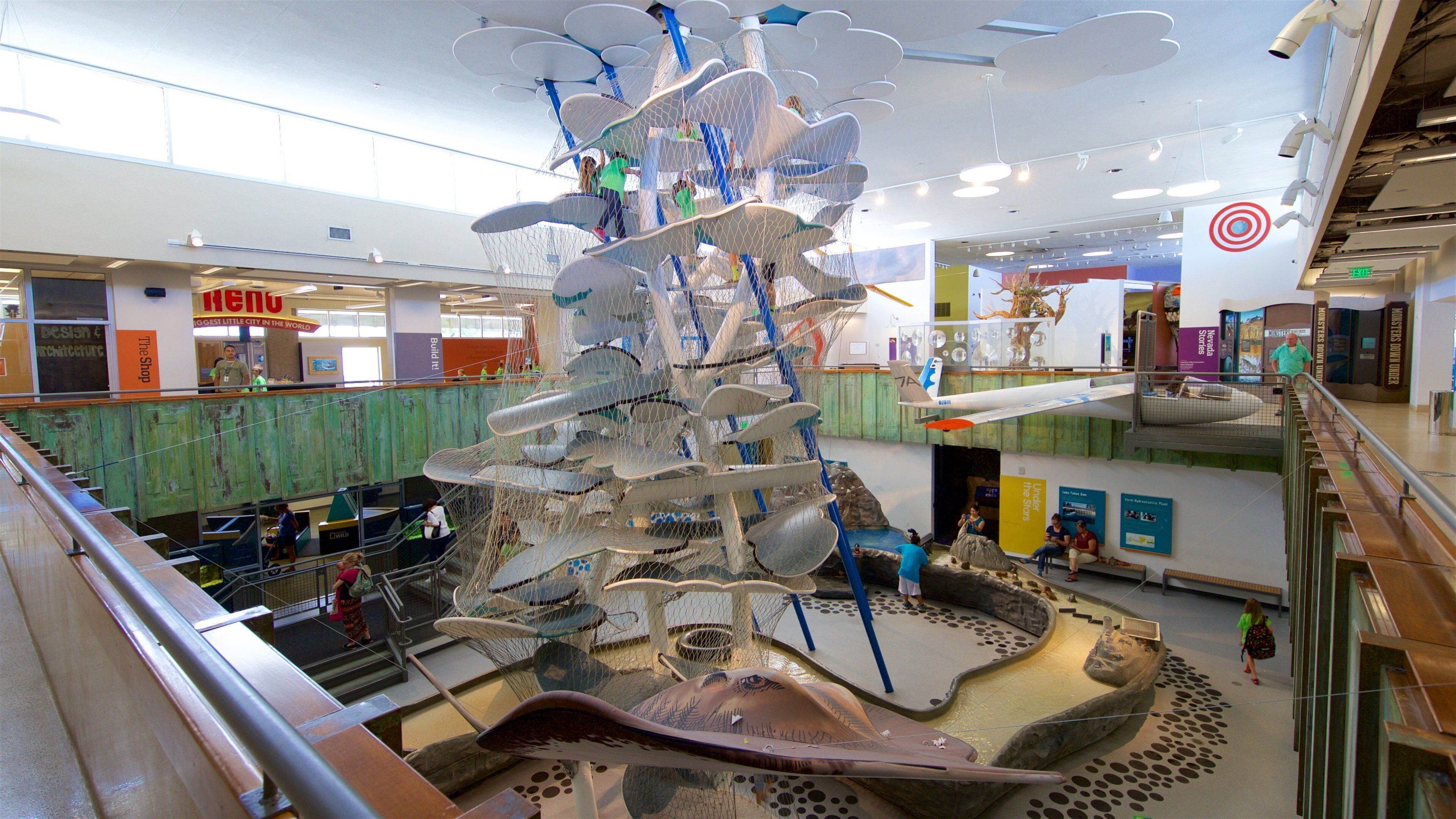 Terry Lee Wells Nevada Discovery Museum som omfatter en legeplads og interiør
