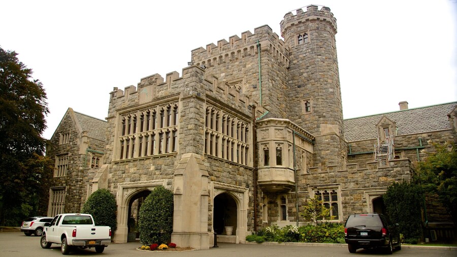 Sands Point Preserve showing heritage elements and heritage architecture