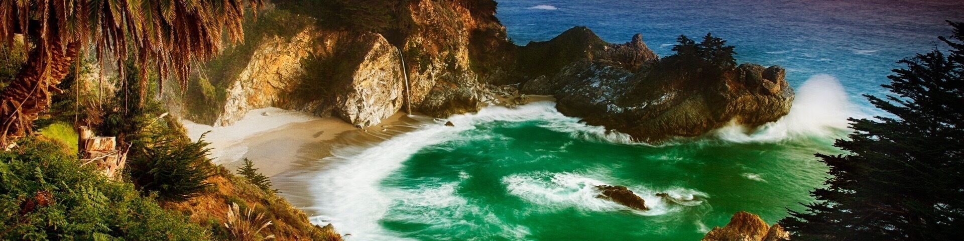 So it is true about the pond turning green on the certain hour specially during sunset hour
The pond changes to many colors it s awesome !