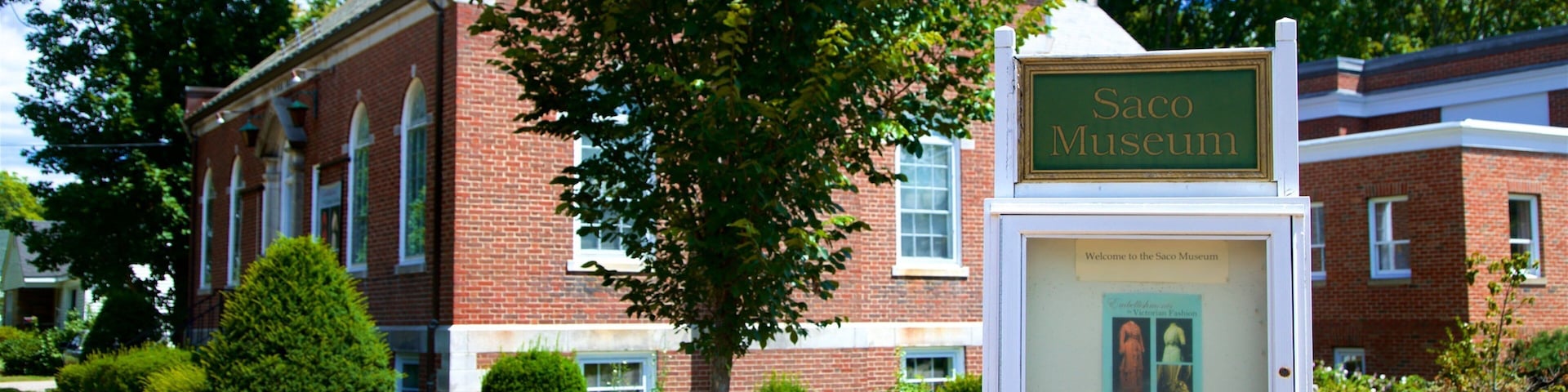 Museu de Saco mostrando uma cidade pequena ou vila e sinalização