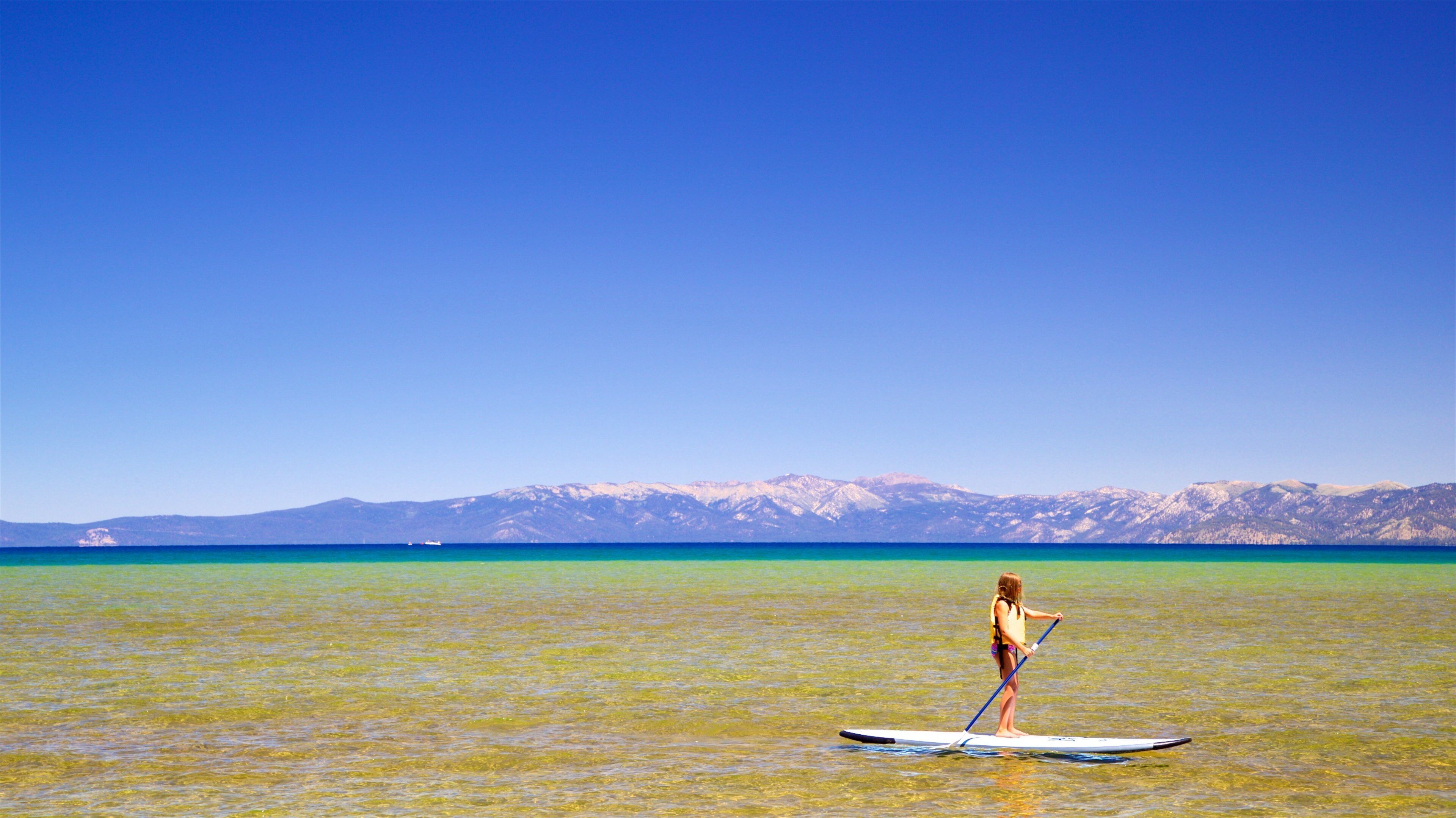 ヴァイキングスホルム城 表示 ウォータースポーツ と 湖あるいは泉 及び 子供 (個人)