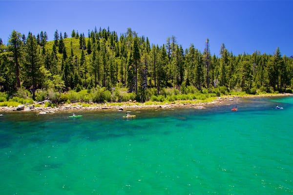 Vikingsholm Castle qui includes vues littorales