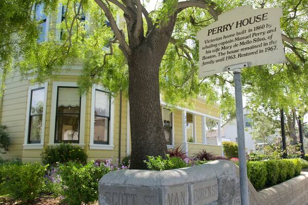 モントレー ステート ヒストリック パーク フィーチャー 標識 と 公園